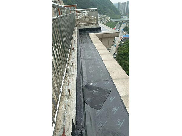 阳台SBS弹性沥青防水卷材施工