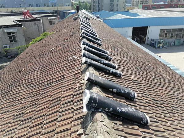 瓦房屋顶维防水修施工